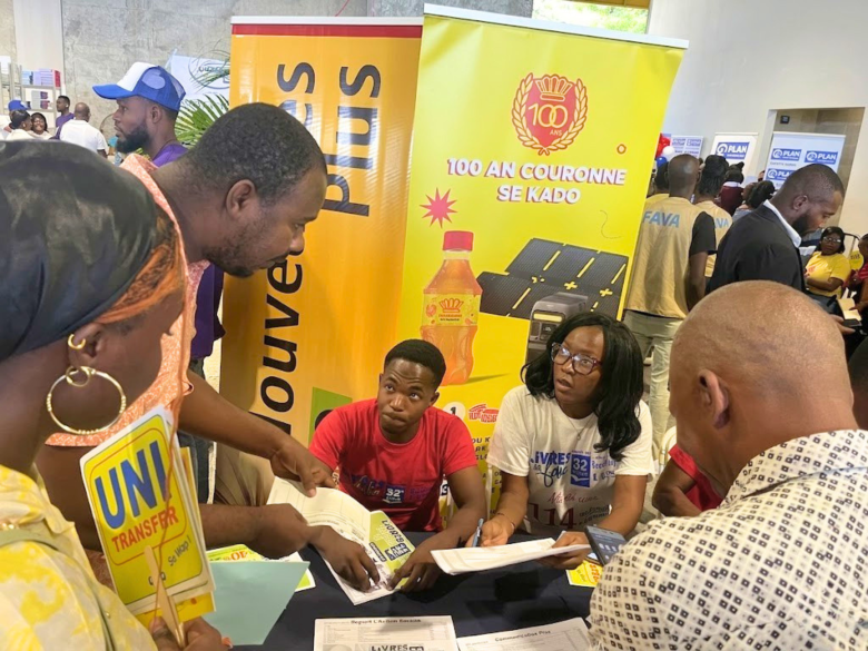 Participants at the 32nd edition of Livres en Folie in Pétion-Ville speak with members of the event’s logistics team to locate specific book titles they came to purchase on Thursday, June 4, 2026. Photo by Juhakenson Blaise / The Haitian Times